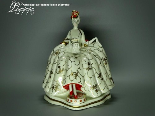 Купить фарфоровую статуэтку Schaubach Kunst Ар-деко Дама в кресле